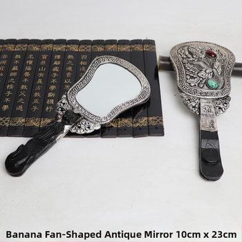 Hanfu fotografijos rekvizitas: rankoje laikomas veidrodis su Drakono ir Fenikso plokštele senoviniam kostiumui