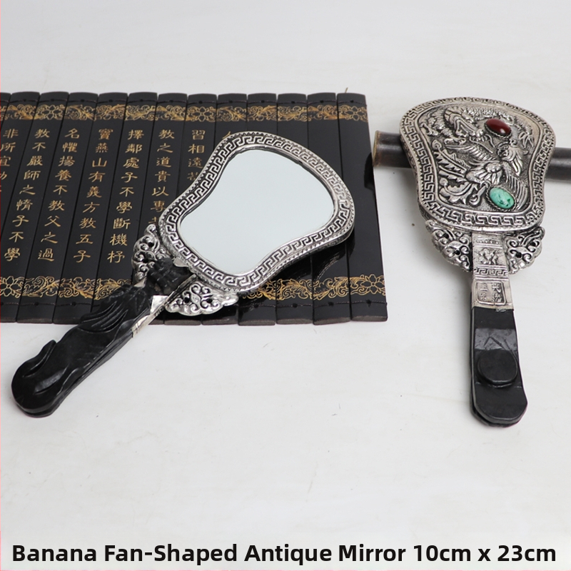 Hanfu fotografijos rekvizitas: rankoje laikomas veidrodis su Drakono ir Fenikso plokštele senoviniam kostiumui