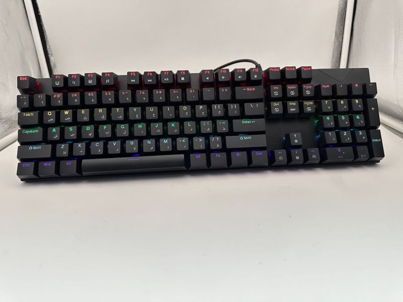 Механична клавиатура на арабски език, 104 клавиша, жично свързване, механични превключватели, ABS корпус.