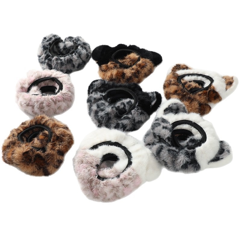 Kormánykerék borítás - rugalmas univerzális illeszkedés, téli plüss, csúszásmentes, leopard mintás füllel, Junluhao