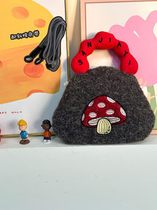 Crossbody torba od pliša za telefon, stil Cloud, zatvaranje zipom, podstava od poliestera, jedan remen