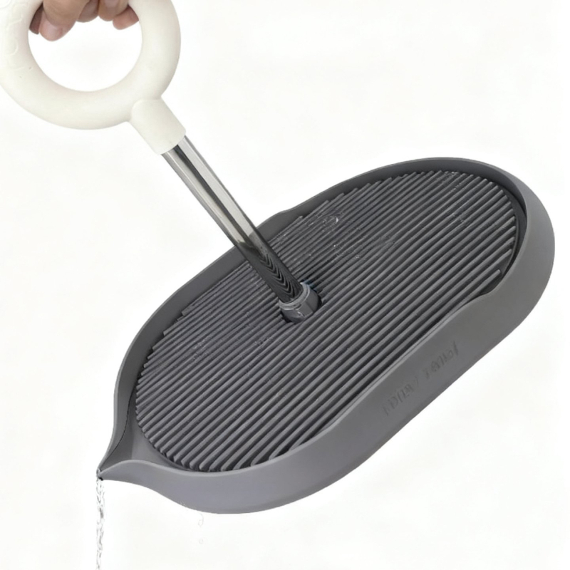 Τουαλέτα σκύλων – αντιολισθητική επιφάνεια, κάθετος σωλήνας με λαβή, εύκολος καθαρισμός και δυνατότητα πλυσίματος