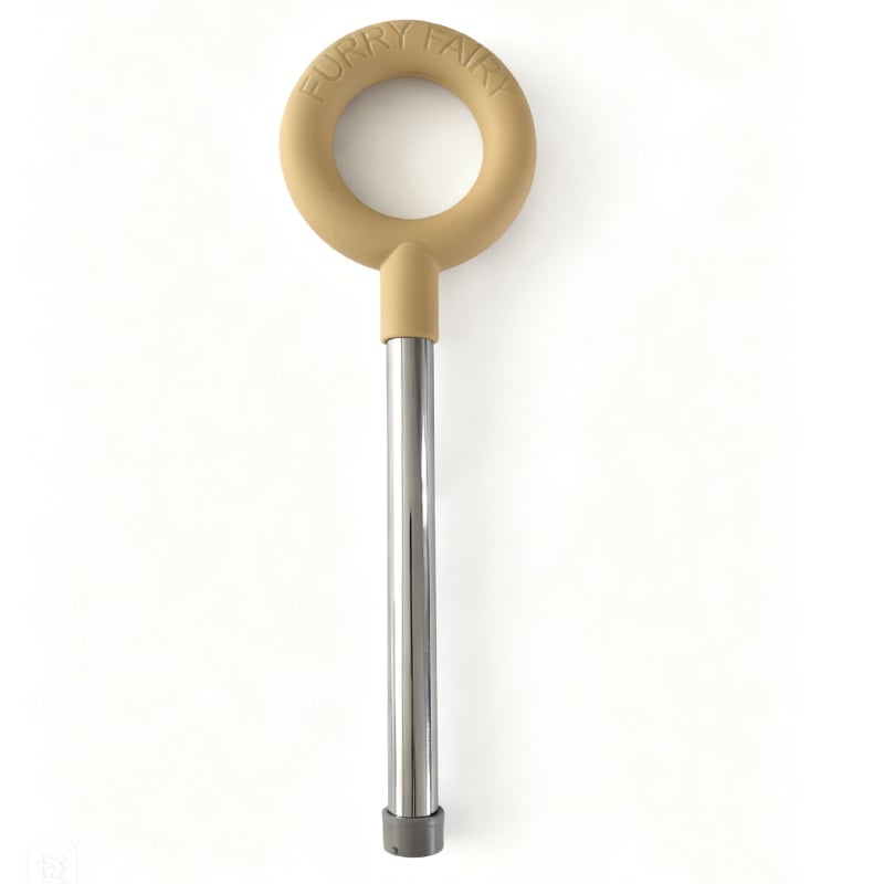 Τουαλέτα σκύλων – αντιολισθητική επιφάνεια, κάθετος σωλήνας με λαβή, εύκολος καθαρισμός και δυνατότητα πλυσίματος