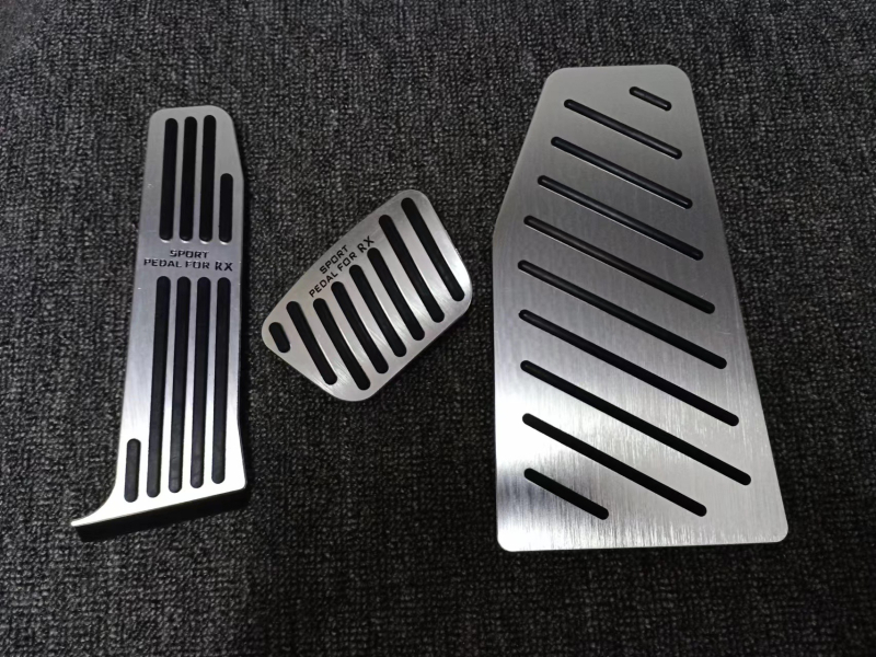 FVL aluminijska legura pedala gasa i kočnice za Toyota RX350 (2023) - bez bušenja; Značka: FVL; Materijal: aluminijska legura; Kompatibilni model: Toyota RX350; Godina: 2023; Mjenjač: AT