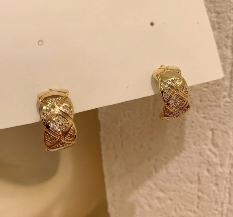 Naušnice CNC izgravane u rombo oblik, bez dijamanata, elegantan ležerni luksuz, V gold, za žene