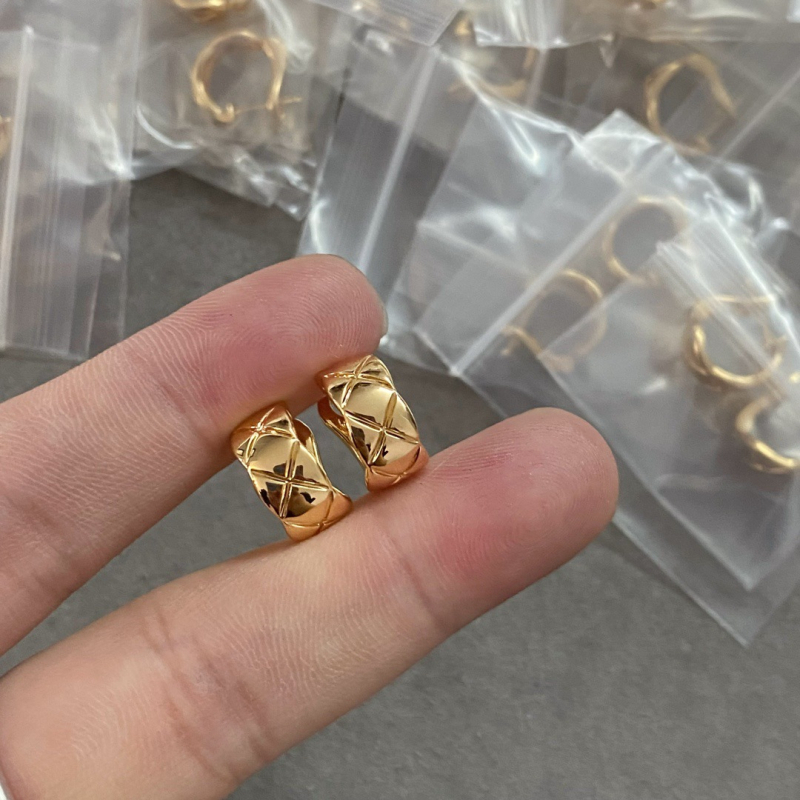 Naušnice CNC izgravane u rombo oblik, bez dijamanata, elegantan ležerni luksuz, V gold, za žene