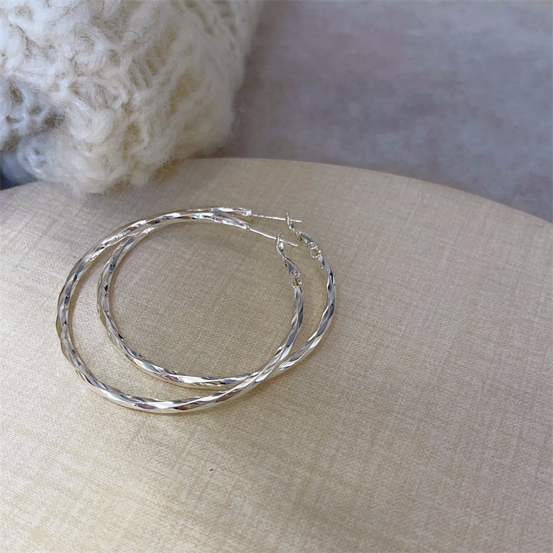 Saint Claire медни халкови обици, 18K златно покритие, електроплакиране, огледално полирани, мотив конопено цвете, вградени камъни с бяло злато, код E2679-E2681