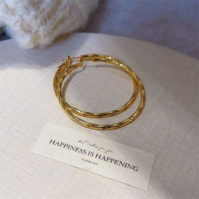 Saint Claire медни халкови обици, 18K златно покритие, електроплакиране, огледално полирани, мотив конопено цвете, вградени камъни с бяло злато, код E2679-E2681