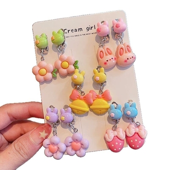 Gyerek fülklipszek — műanyag/gyanta, rajzolt hercegnő sorozat, kézzel készített, 3–10 éveseknek