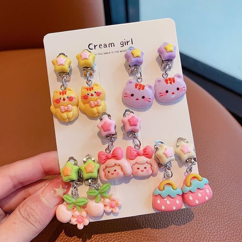 Gyerek fülklipszek — műanyag/gyanta, rajzolt hercegnő sorozat, kézzel készített, 3–10 éveseknek