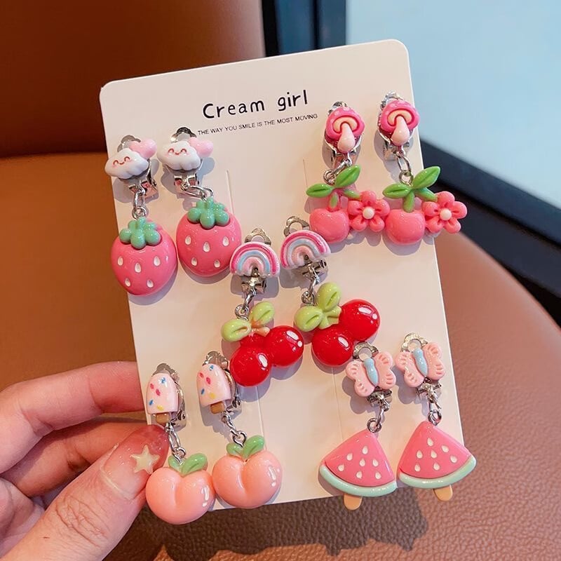 Gyerek fülklipszek — műanyag/gyanta, rajzolt hercegnő sorozat, kézzel készített, 3–10 éveseknek