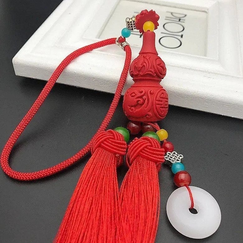 Висулка за автомобилно огледало с двустранен китайски възел — персонализирана декорация за интериор