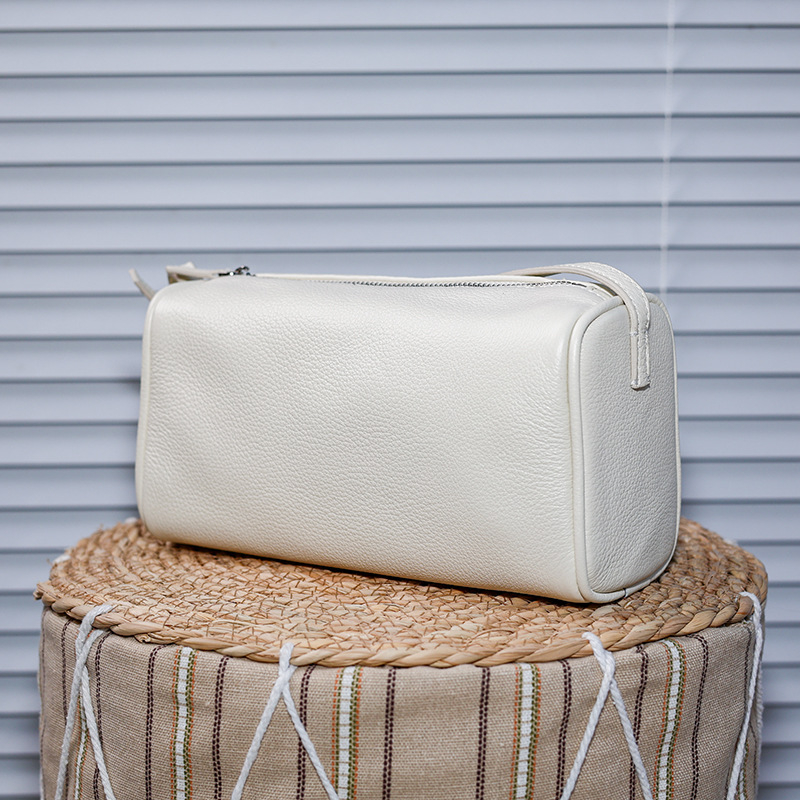 Visokokvalitetna ovčja koža, mini clutch s pretincem za olovke i držačem za olovke, nubuk velur, jastukastog oblika, zatvarač