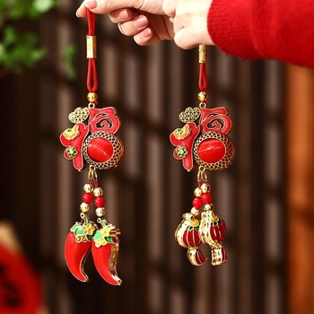 Pandantiv Anul Nou pentru Anul Calului pentru Mașină, Living și Hol — Finisare lucioasă, Vopsire, Stil desen animat cu frânghie de harnașaj, Lansare iarna 2024