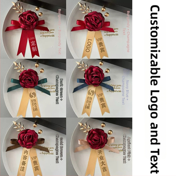 Magnetinė kokardė su šilko gėlyte ir įmonės logotipu, lipnus tvirtinimas; tinkama atidarymo ceremonijoms; verslo dovanos, reklaminės dovanos, susitikimų dovanos.