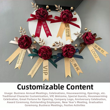 Magnetinė kokardė su šilko gėlyte ir įmonės logotipu, lipnus tvirtinimas; tinkama atidarymo ceremonijoms; verslo dovanos, reklaminės dovanos, susitikimų dovanos.