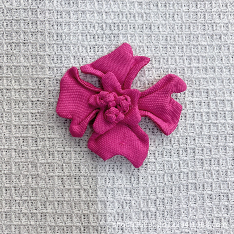 Liliom corsage – kézzel készített 3D virág ruhához és cipőkhöz (Anyag: műbőr; Stílus: koreai verzió, uniszex; Forma: virág; Feldolgozás: kézműves; Szezon: nyár 2025)