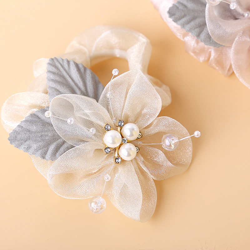 Esküvői csuklós corsage – selyem virágok, Baonan, univerzális stílus, ajándék osztálytársaknak