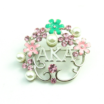 Kitűző pillangó- és virágmotívummal, betűk stílusa, gyémánt bevonat; anyag: ötvözet; dekoratív kiegészítő