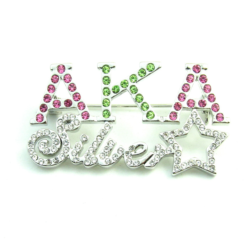 Kitűző pillangó- és virágmotívummal, betűk stílusa, gyémánt bevonat; anyag: ötvözet; dekoratív kiegészítő