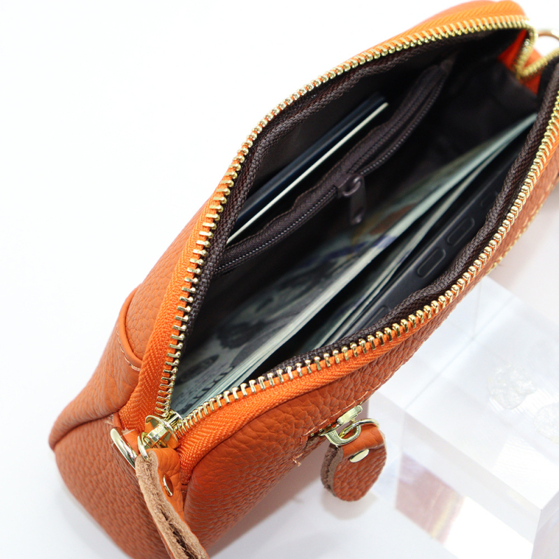 Ženska torba od prave kože, prvi sloj teleće kože, konvertibilna torba – clutch ili ručna, može se nositi kao preko ramena, zatvaranje na zip, poliester podstava