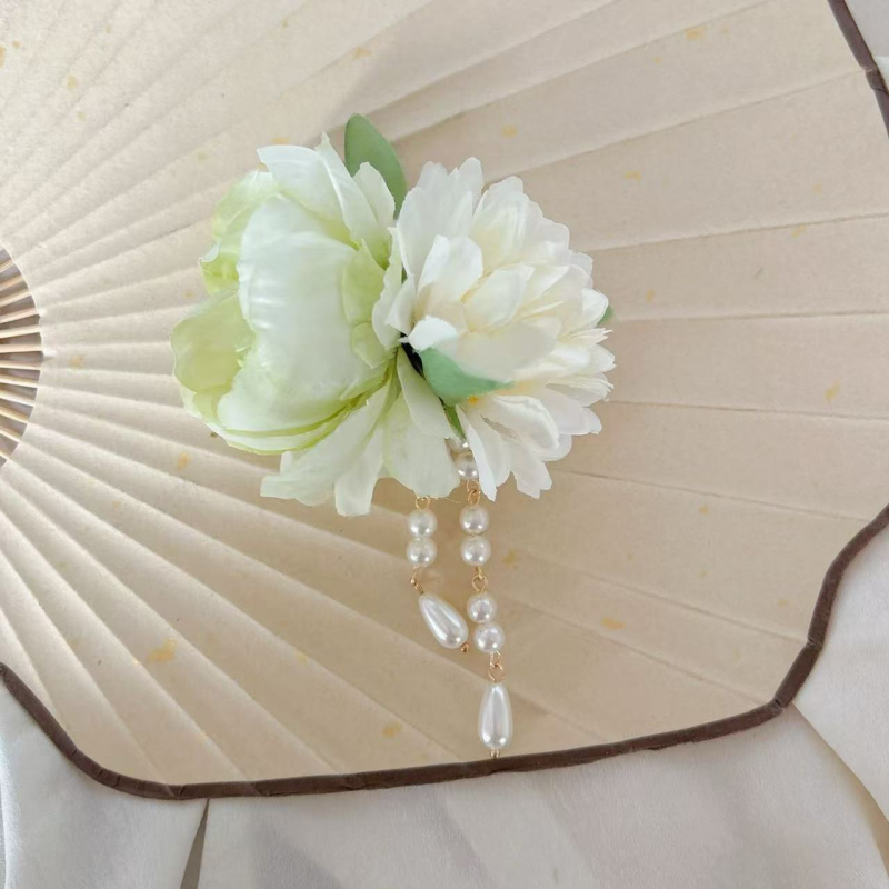 Magnētiska ziedu sprādze Hanfu – sakausējums • rokām darināta • zieda forma • sievišķīgs salds stils • izcelsme: Šandongas provincē