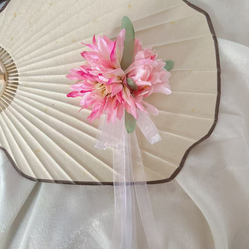 Magnētiska ziedu sprādze Hanfu – sakausējums • rokām darināta • zieda forma • sievišķīgs salds stils • izcelsme: Šandongas provincē