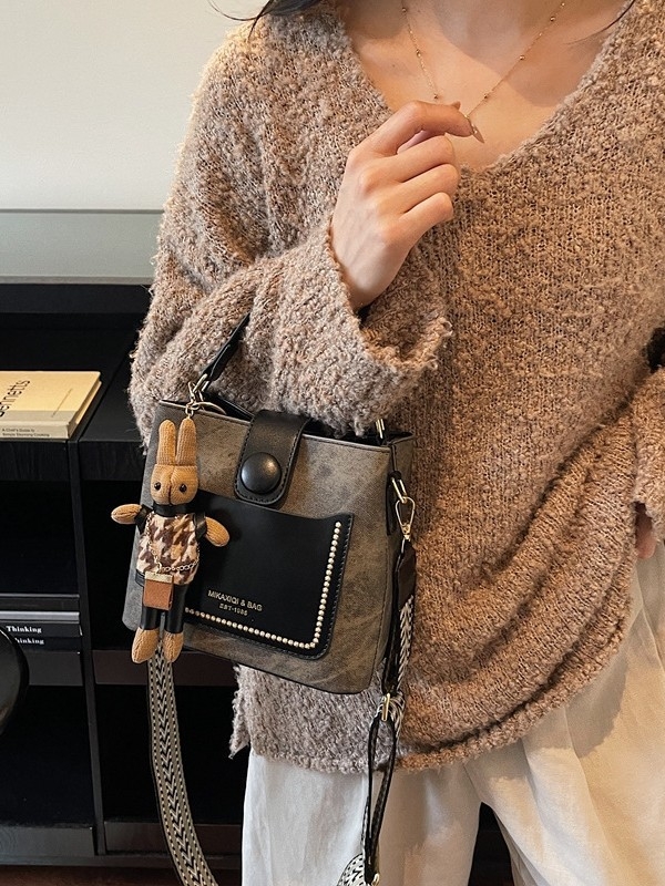 Geantă bucket din PU, stil urban minimalist, formă bucket, închidere cu fermoar, căptușeală poliester