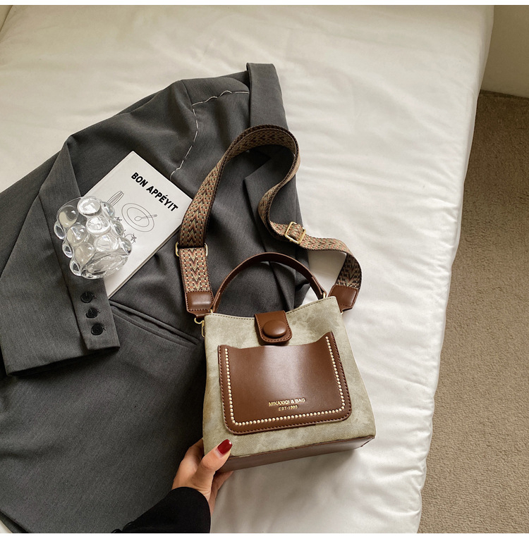 Geantă bucket din PU, stil urban minimalist, formă bucket, închidere cu fermoar, căptușeală poliester