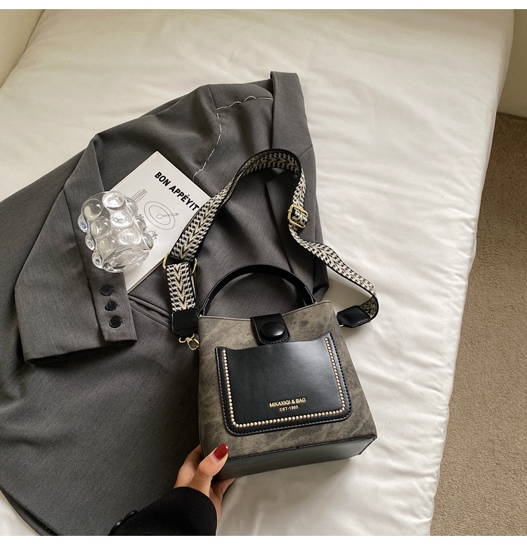 Geantă bucket din PU, stil urban minimalist, formă bucket, închidere cu fermoar, căptușeală poliester