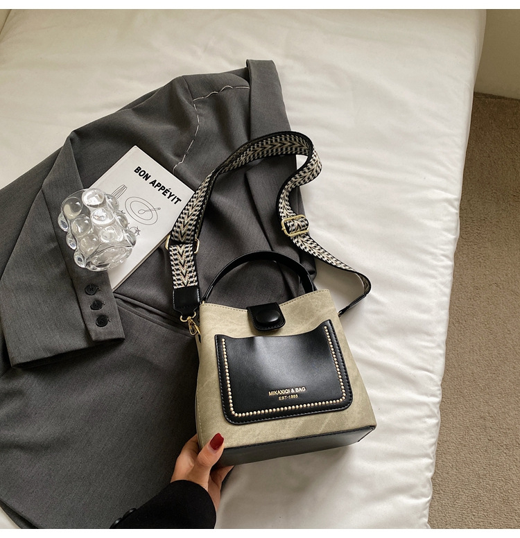 Geantă bucket din PU, stil urban minimalist, formă bucket, închidere cu fermoar, căptușeală poliester