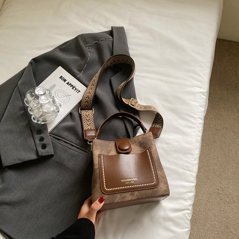 Geantă bucket din PU, stil urban minimalist, formă bucket, închidere cu fermoar, căptușeală poliester