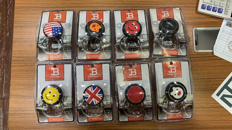 Univerzális kormánysegéd – HDELF, Szilikon + Fém, Testreszabás elérhető, Minden modellhez kompatibilis, Logó nyomtatás