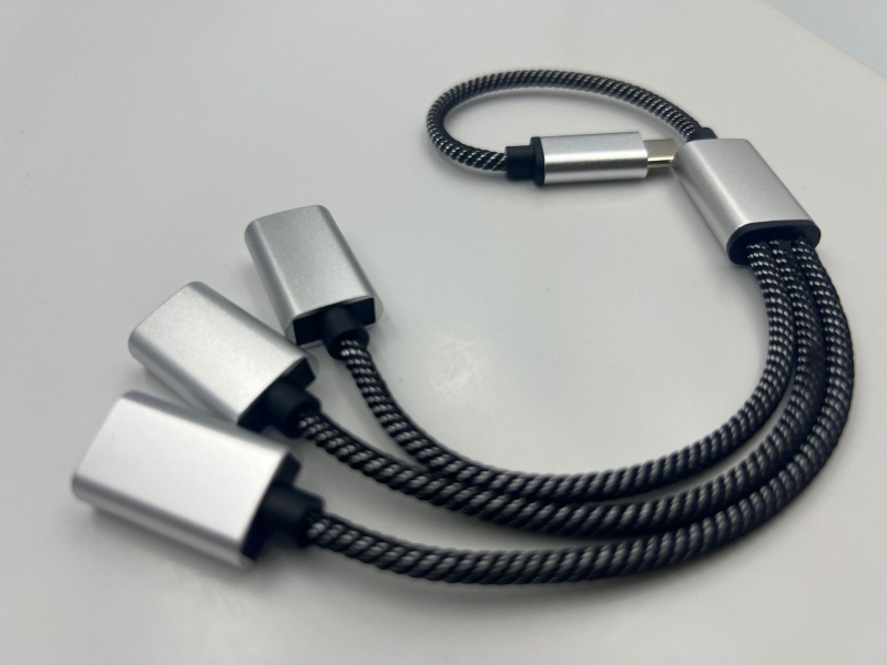 Hub USB-C cu 3 porturi USB 2.0, viteză 480 Mbps, alimentat prin bus, cablu 30 cm — Model A-15