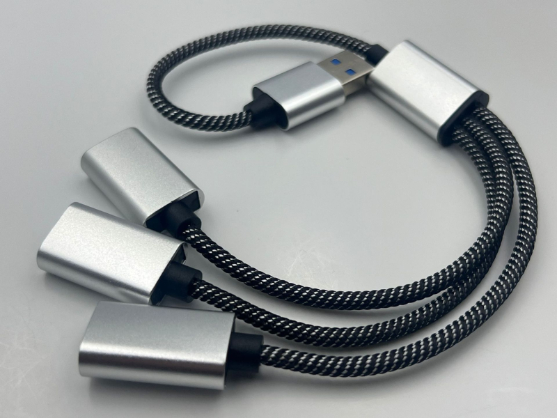 Hub USB-C cu 3 porturi USB 2.0, viteză 480 Mbps, alimentat prin bus, cablu 30 cm — Model A-15