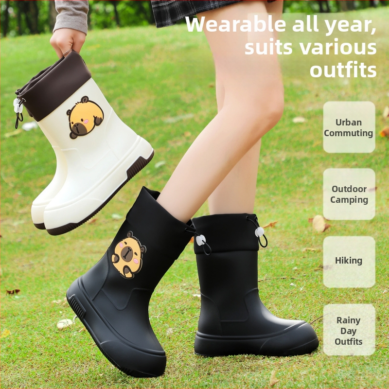 Moteriški PVC lietaus batai, vidutinio ilgio, storesnė padas, karikatūrų raštas, žemas kulnas