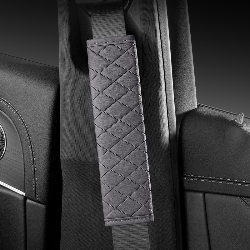 Δερμάτινο προστατευτικό ώμου ζώνης αυτοκινήτου – ανάγλυφος σχεδιασμός, προστασία από ασφυξία, 47 g, εκτυπωμένο λογότυπο