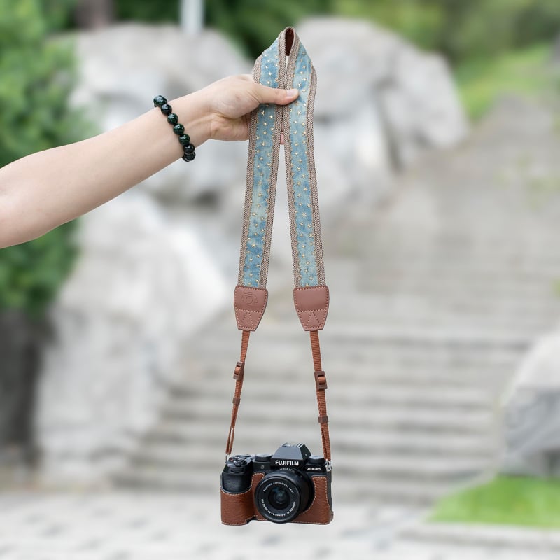 Bretea de aparat foto pentru camere fără oglindă, cu design dantelat; compatibilă cu Canon R50, Sony ZV-E10, Fuji XT50 și Nikon Z30; personalizabilă în funcție de mostră.