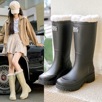 Moterų PVC lietaus batai, vidutinio aukščio, žemas kulnas 1-3 cm, slip-on uždarymas