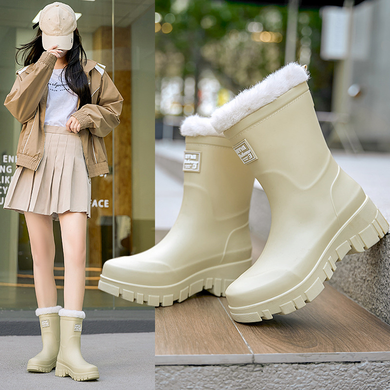 Moterų PVC lietaus batai, vidutinio aukščio, žemas kulnas 1-3 cm, slip-on uždarymas