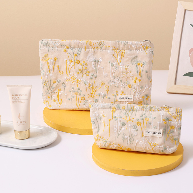 Чанта за козметика - преносима (Памучно-ленена материя; Флорална бродерия; Подплата от платно; За ежедневна употреба)