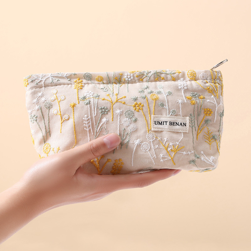 Чанта за козметика - преносима (Памучно-ленена материя; Флорална бродерия; Подплата от платно; За ежедневна употреба)