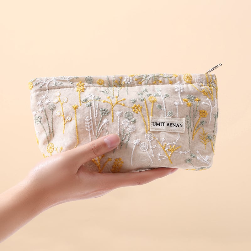 Чанта за козметика - преносима (Памучно-ленена материя; Флорална бродерия; Подплата от платно; За ежедневна употреба)
