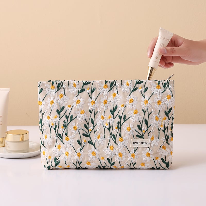 Чанта за козметика - преносима (Памучно-ленена материя; Флорална бродерия; Подплата от платно; За ежедневна употреба)