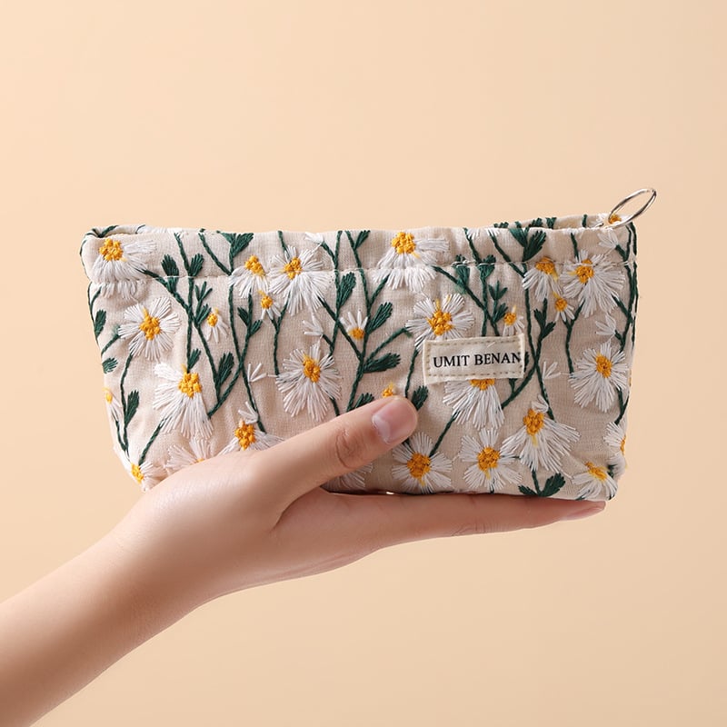 Чанта за козметика - преносима (Памучно-ленена материя; Флорална бродерия; Подплата от платно; За ежедневна употреба)