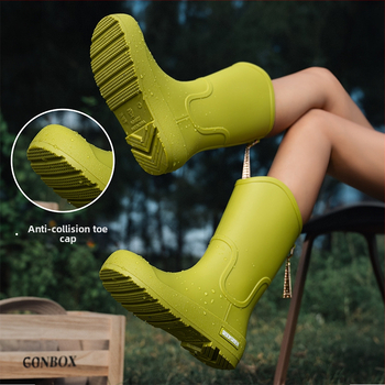 Moteriški lietaus batai su PVC viršutine dalimi, vidutinio aukščio kojos, plokščias kulnas, keturių sezonų naudojimui