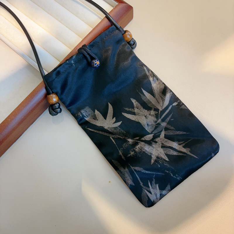 Torbica za mobitel od brokata u književnom kineskom stilu, crossbody remen, vertikalni dizajn