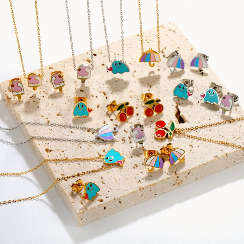 Rozsdamentes acél fülbevaló és nyaklánc készlet fagylalt, meggy, szellem és esernyő motívumokkal; elektroplakolt felület; szabályos lánc; nőknek