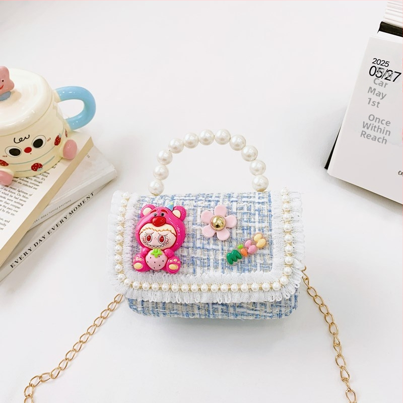 Sequined Labubu Strawberry Bear bērnu plecu soma — kokvilna un lina, odas iekšpuse poliester, raksts ar tēlu Labubu, bērniem draudzīgs, ikdienas lietošanai