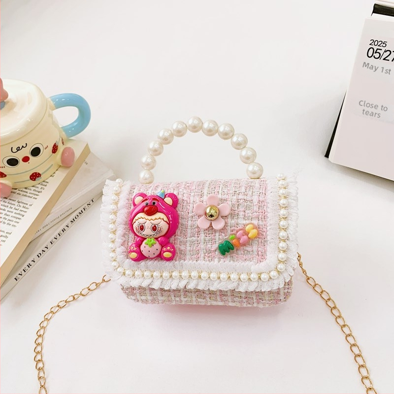 Sequined Labubu Strawberry Bear bērnu plecu soma — kokvilna un lina, odas iekšpuse poliester, raksts ar tēlu Labubu, bērniem draudzīgs, ikdienas lietošanai